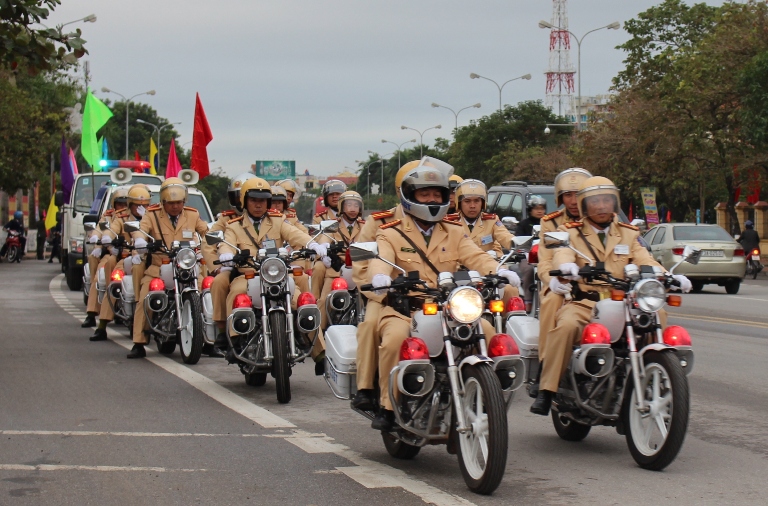 Ra quân hưởng ứng năm An toàn giao thông 2016