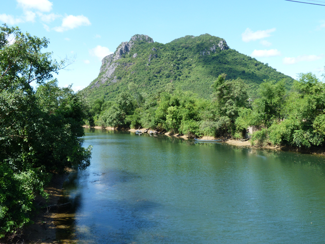 Lên núi Thần Đinh