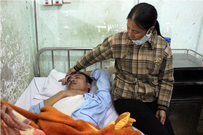 Trưởng thôn bị côn đồ tấn công nhập viện