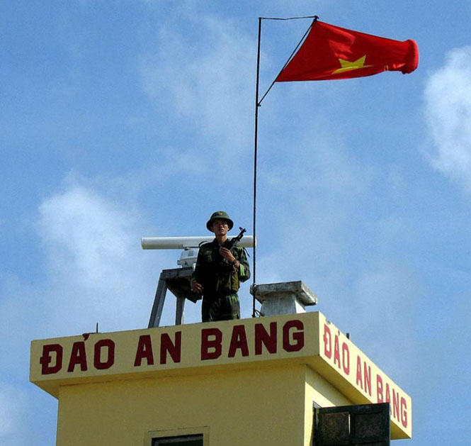 Lá cờ Đảng trên đảo Trường Sa