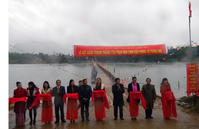 Khánh thành công trình cầu phao dân sinh Sảo Phong