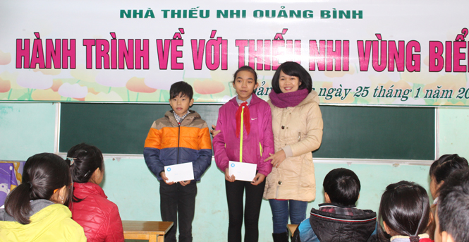 Nhà thiếu nhi tỉnh tổ chức hành trình "Về với thiếu nhi vùng biển"