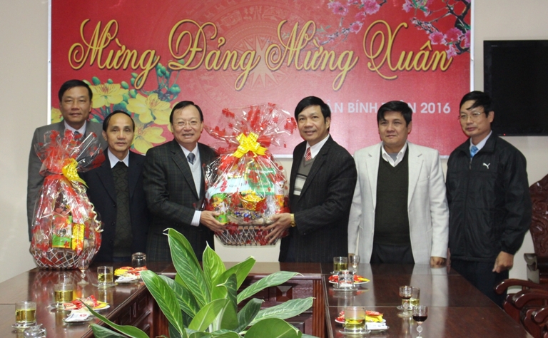 Tập đoàn Công nghiệp cao su Việt Nam thăm, chúc Tết Đảng bộ và nhân dân tỉnh Quảng Bình