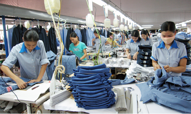 Tích cực hỗ trợ CNVCLĐ có hoàn cảnh khó khăn