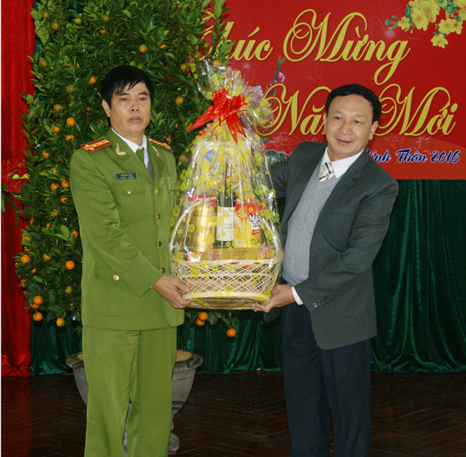 Lãnh đạo tỉnh thăm, chúc Tết Phòng Cảnh sát phòng cháy chữa cháy và cứu nạn cứu hộ