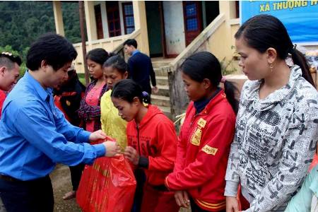 Chương trình tình nguyện "Xuân biên giới"