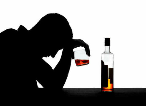 Vui Tết, cần tránh ngộ độc rượu