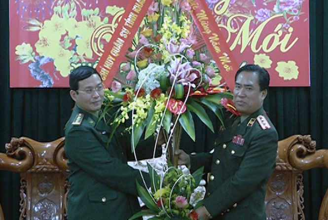 Bộ chỉ huy Quân sự tỉnh Khăm Muộn chúc Tết Bộ đội Biên phòng Quảng Bình
