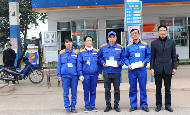 Công ty Xăng dầu Quảng Bình: Khen thưởng nhân viên bán hàng nhặt được của rơi trả người đánh mất