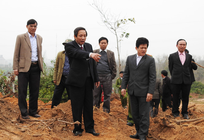 Đồng chí Bí thư Tỉnh ủy kiểm tra tình hình vi phạm trong  khai thác tài nguyên