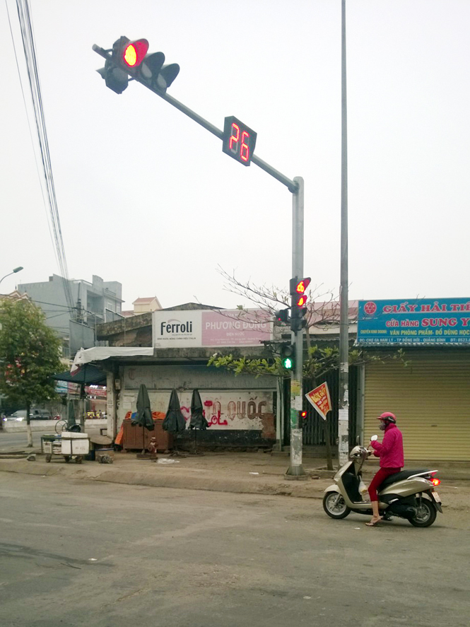 Cần sơn lại vạch kẻ đường ở các điểm giao cắt nội thành