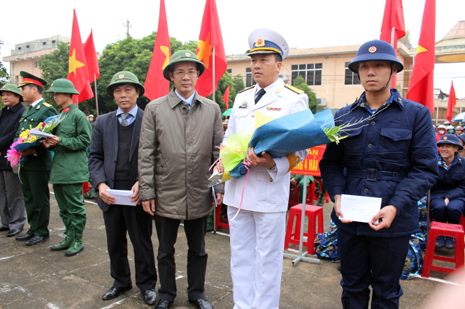 Các địa phương long trọng tổ chức lễ giao, nhận quân năm 2016