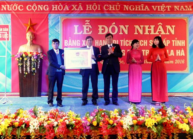 Lễ đón nhận bằng Di tích lịch sử cấp tỉnh trận chiến thắng Phù Trịch-La Hà