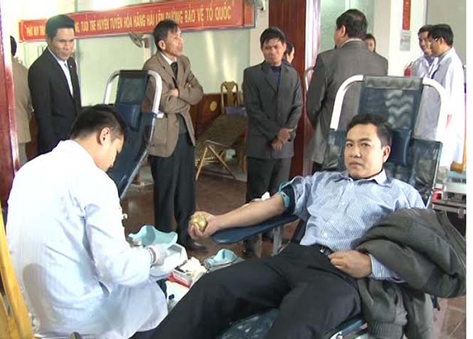 Tuyên Hóa: Trên 500 người tham gia hiến máu đợt 1 năm 2016