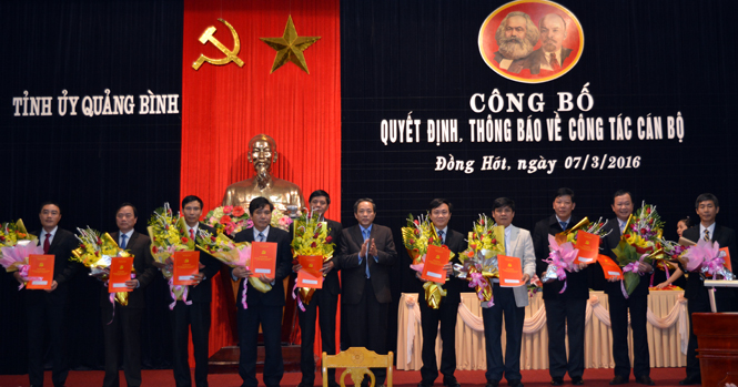 Thường trực Tỉnh ủy: Công bố quyết định, thông báo về công tác cán bộ