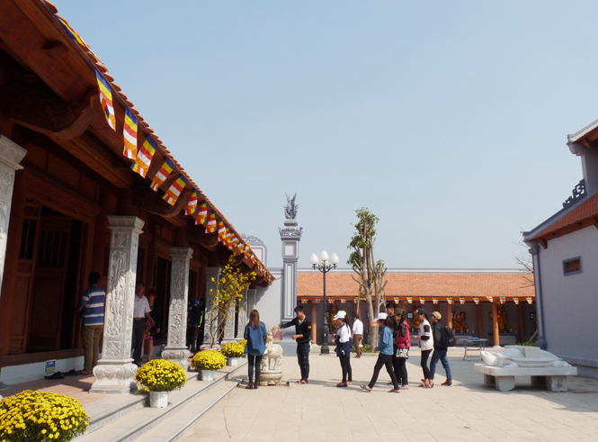 Chùa làng khai hội đầu xuân
