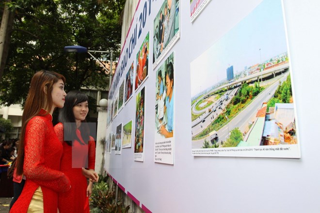 Sôi nổi liên hoan và triển lãm ảnh báo chí "Mùa Xuân đất nước"