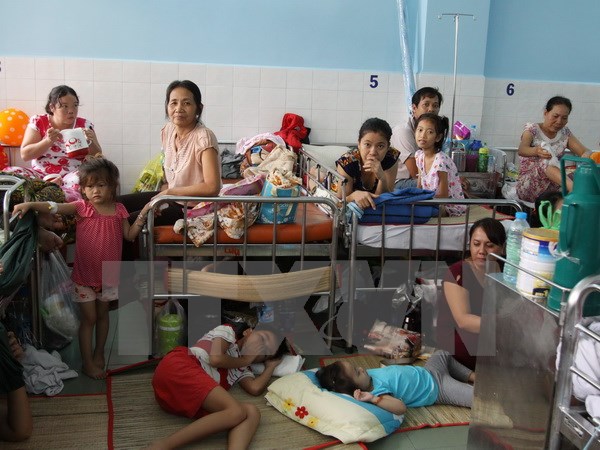 Giảm quá tải bệnh viện là nhiệm vụ cấp thiết của ngành Y tế
