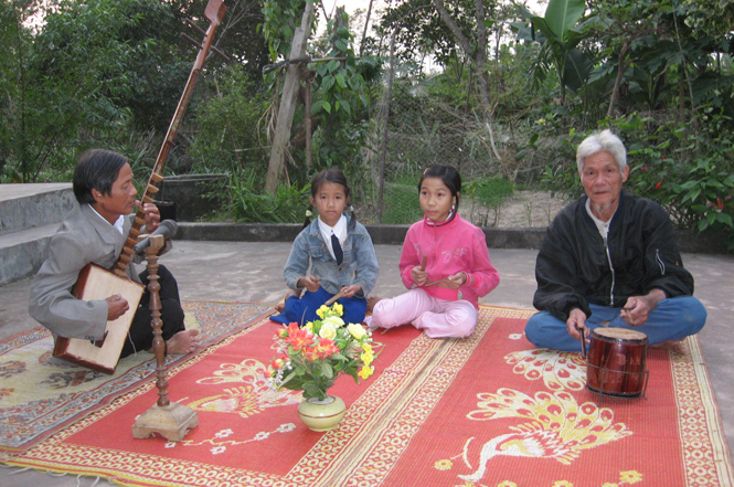 Giữ hồn dân tộc bằng văn nghệ dân gian