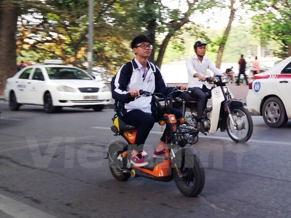 Nghiêm cấm học sinh, sinh viên đi xe máy điện chưa đăng ký