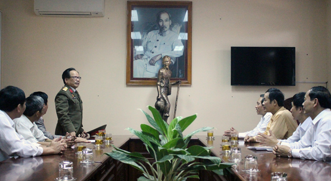Nặng tình với quê hương