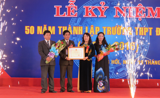 Lễ kỷ niệm 50 năm thành lập Trường THPT Đồng Hới