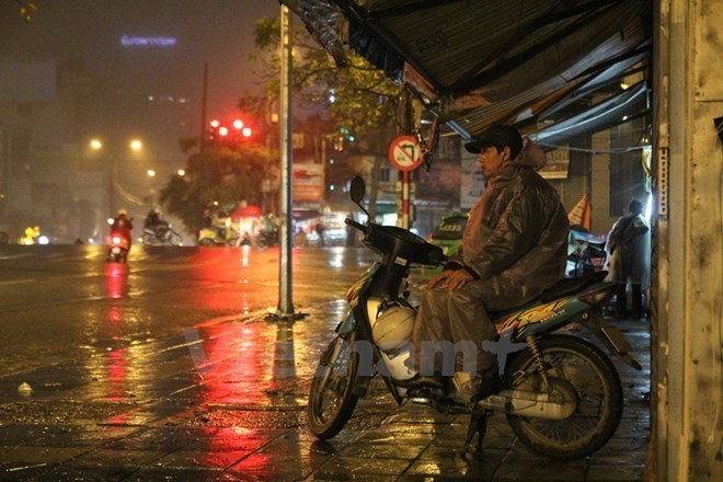 Do không khí lạnh, Bắc và Trung Trung bộ có mưa rào và dông