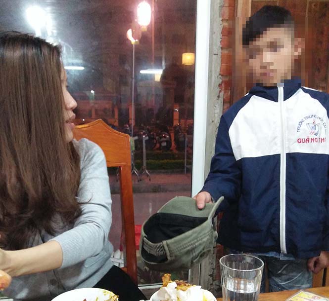 Sự thật đằng sau những hoàn cảnh "đáng thương" của trẻ ăn xin, đánh giày