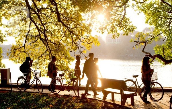 Nắng trải khắp các vùng trên cả nước, Hà Nội vẫn nồm ẩm