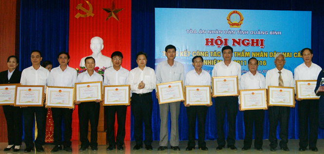 Xây dựng cơ chế phối hợp giữa Thẩm phán và Hội thẩm nhân dân trong quá trình xét xử các loại án