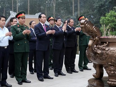Chủ tịch nước Trần Đại Quang dâng hương tại Khu di tích K9