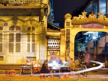 Hà Nội, Huế về đêm đẹp lung linh trong mắt nhiếp ảnh gia Pháp