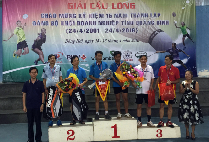 Giải cầu lông Đảng bộ Khối doanh nghiệp tỉnh năm 2016