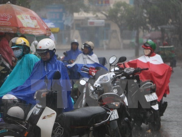 Bắc Bộ có mưa rào và dông, Trung Nam Bộ đề phòng tố lốc