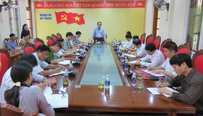 Đồng chí Bí thư Tỉnh ủy làm việc với Ban Thường vụ Huyện ủy Bố Trạch về công tác chuẩn bị bầu cử và công tác cán bộ