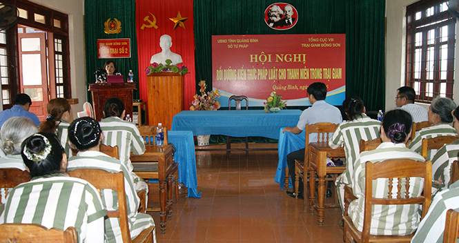 Bồi dưỡng kiến thức pháp luật cho phạm nhân Trại giam Đồng Sơn