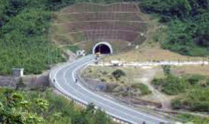 Qua Đèo Ngang nhớ bà Huyện