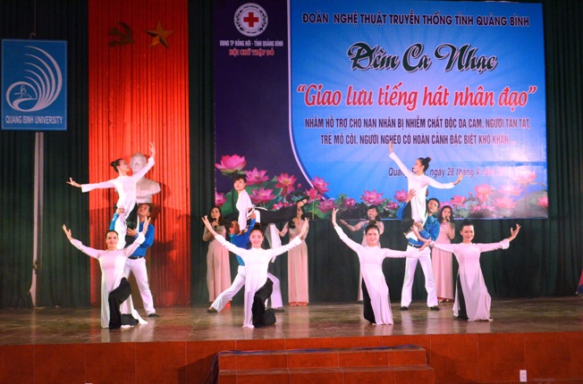 Đêm ca nhạc "Giao lưu tiếng hát nhân đạo"