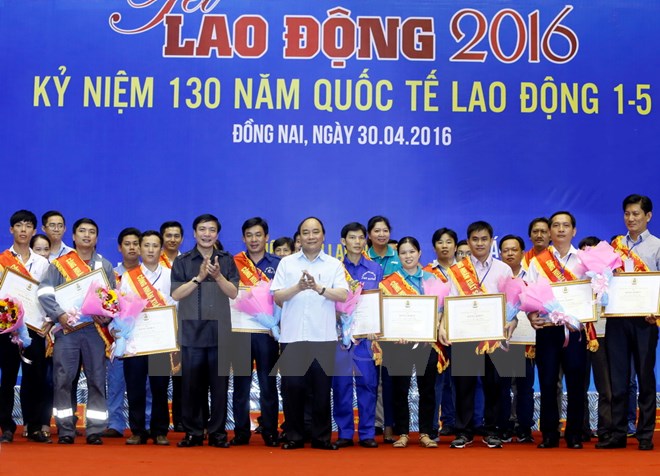 Thủ tướng đối thoại với 3.000 công nhân, người lao động phía Nam