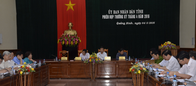 UBND tỉnh họp phiên thường kỳ tháng 4- 2016