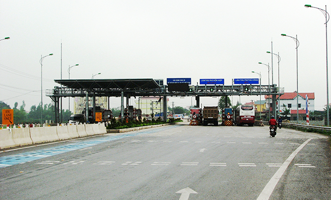 "Gồng mình" qua trạm thu phí