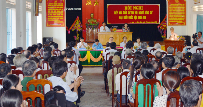 Các ứng cử viên đại biểu Quốc hội khoá XIV tiếp xúc cử tri