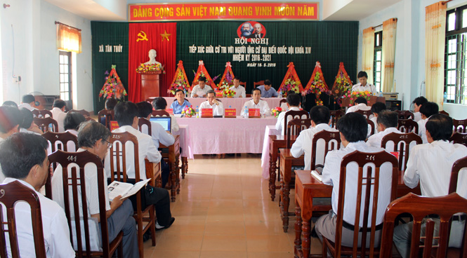 Các ứng cử viên đại biểu Quốc hội khoá XIV tiếp xúc cử tri