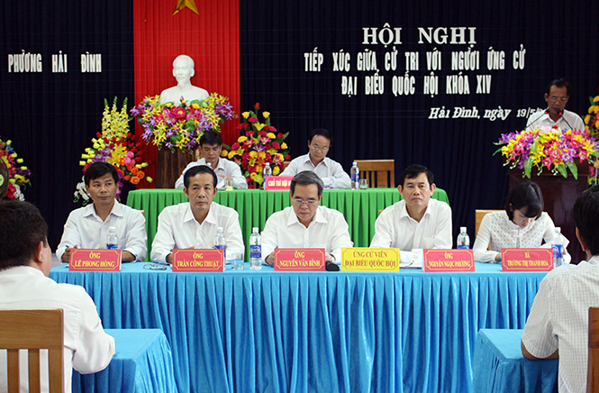 Các ứng cử viên đại biểu Quốc hội tiếp xúc cử tri