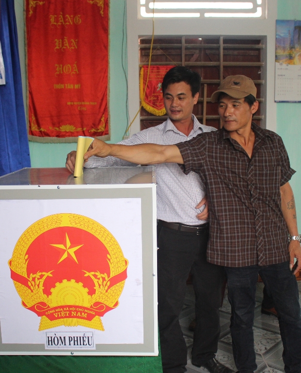 Nhiều xã, phường trong tỉnh đã có 100% cử tri đi bầu cử
