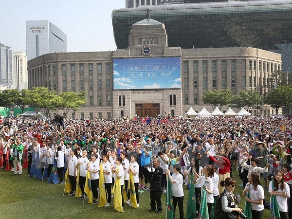 Hàng ngàn người từ 160 nước đi bộ vì hoà bình tại Seoul