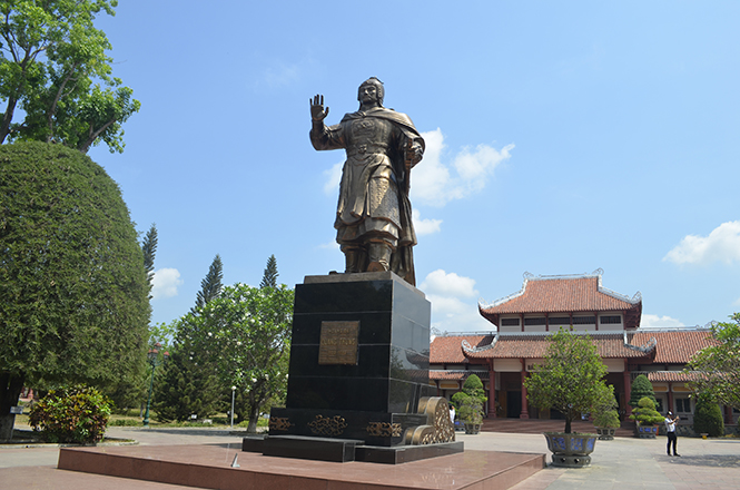 "Ai về đất võ mà xem..."
