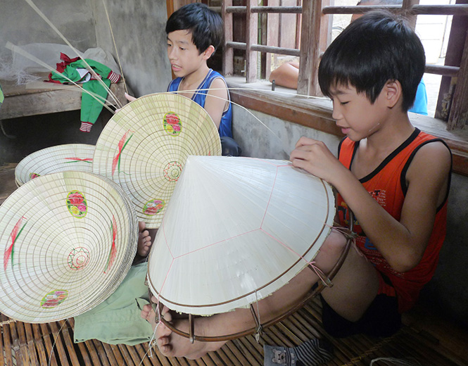 Di sản văn hóa phi vật thể trong thiết chế làng xã ở Quảng Bình