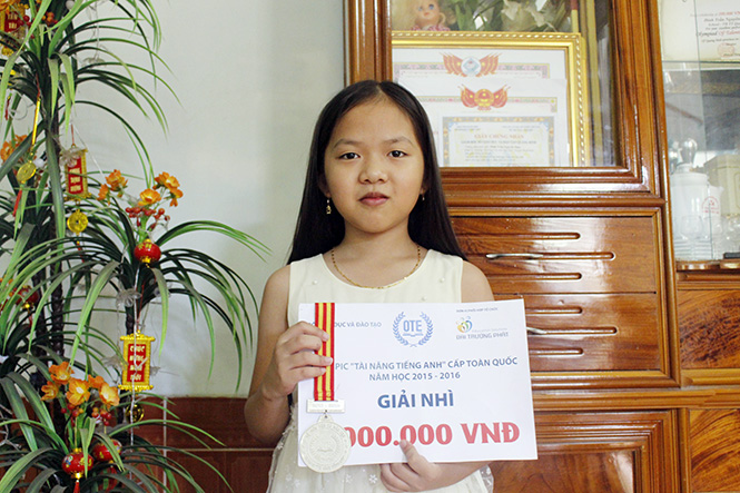 Gặp cô bé đoạt huy chương bạc cuộc thi "Tài năng tiếng Anh" toàn quốc