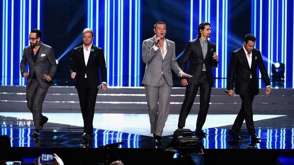 Backstreet Boys gây sốt với màn tái hợp ở Miss America